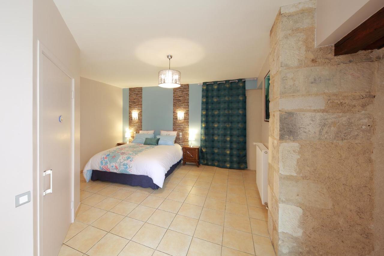 La Loge Des Fees Bed & Breakfast Latille Exterior photo